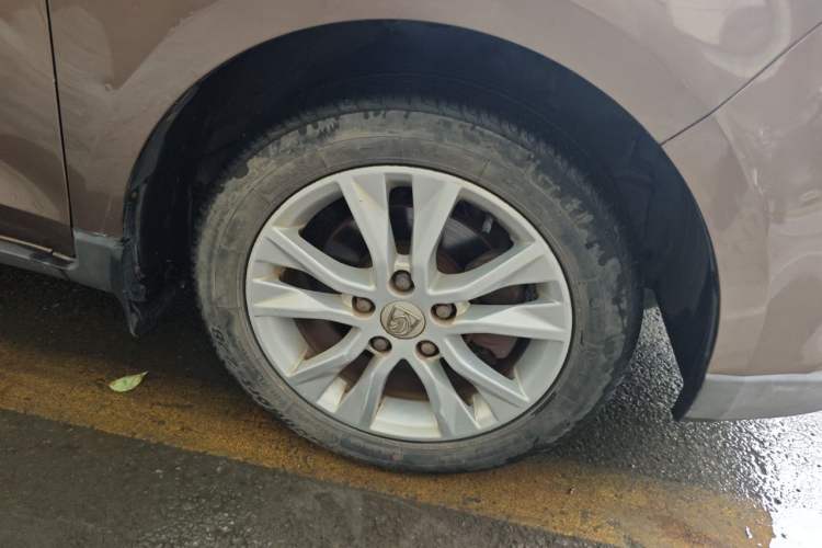 Used Baojun 730 2014 1.5L manual standard trim 7 seats Right Front Wheel Hub