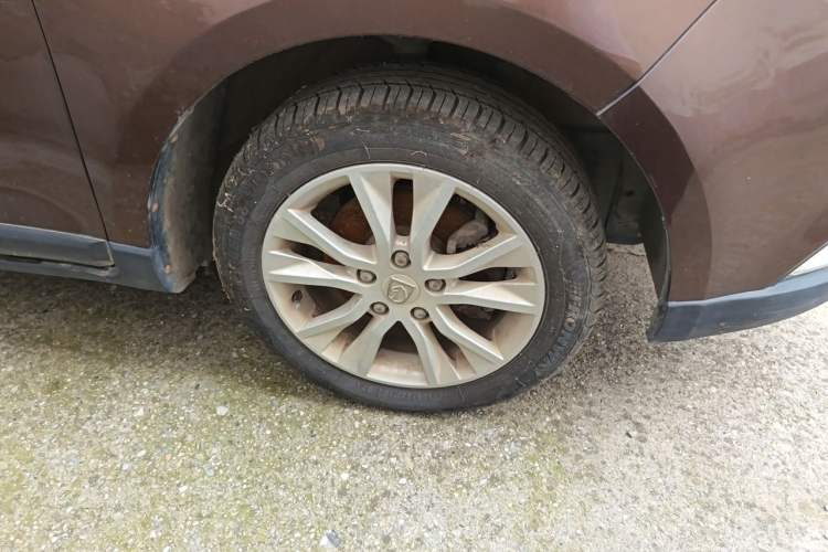 Used Baojun 730 2014 1.5L manual Comfort version 7 seats Right Front Wheel Hub