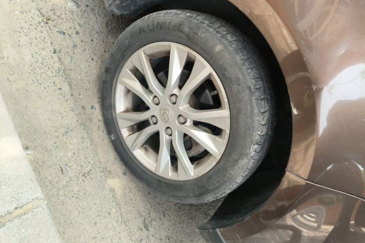 Used Baojun 730 2014 1.5L manual luxury trim 7 seats Right Front Wheel Hub
