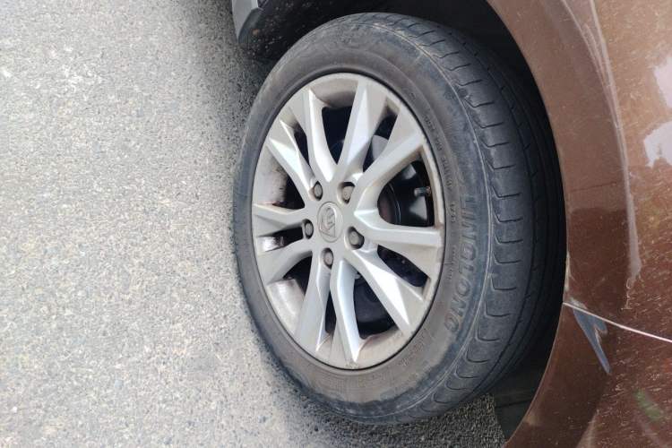 Used Baojun 730 2014 1.5L manual Comfort ESP version 7 seats Right Front Wheel Hub