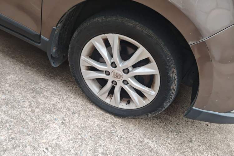 Used Baojun 730 2014 1.5L Manual Luxury Navigation ESP Version 7 Seats Right Front Wheel Hub