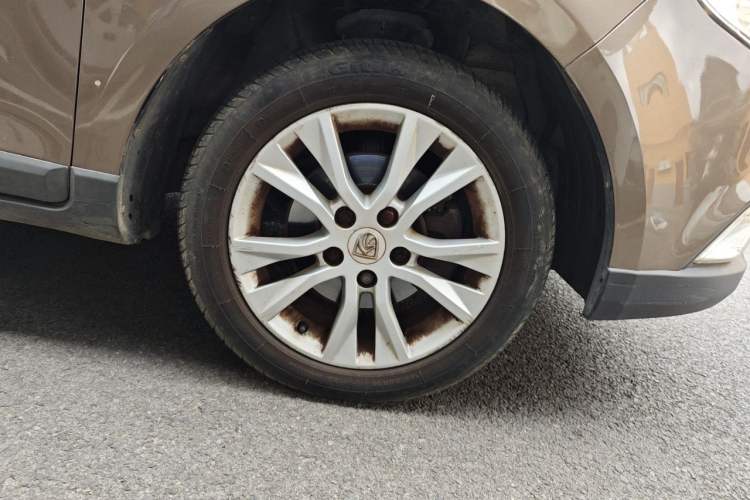 Used Baojun 730 2014 1.5L manual luxury trim 7 seats Right Front Wheel Hub