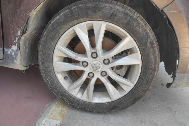 Used Baojun 730 2014 1.5L manual luxury trim 7 seats Right Front Wheel Hub