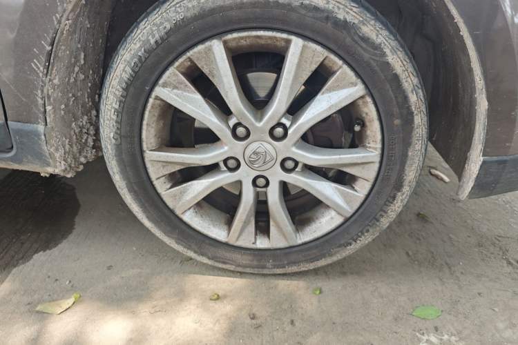 Used Baojun 730 2014 1.5L manual Comfort ESP version 7 seats Right Front Wheel Hub