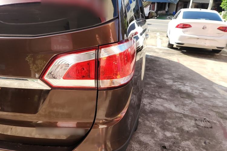 Used Baojun 730 2014 1.5L manual Comfort ESP version 7 seats Right Rear Taillight