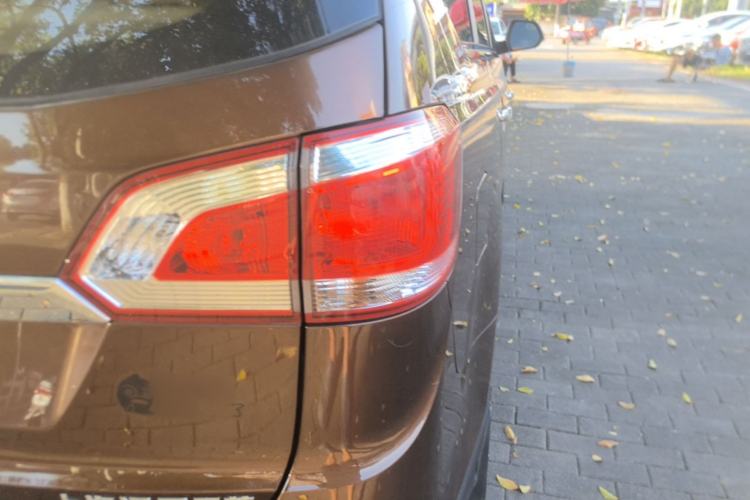 Used Baojun 730 2014 1.5L manual Comfort ESP version 7 seats Right Rear Taillight