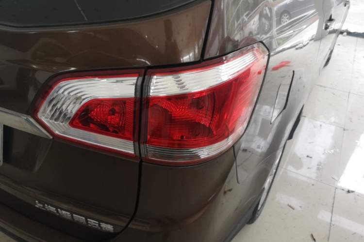 Used Baojun 730 2014 1.5L manual standard trim 7 seats Right Rear Taillight