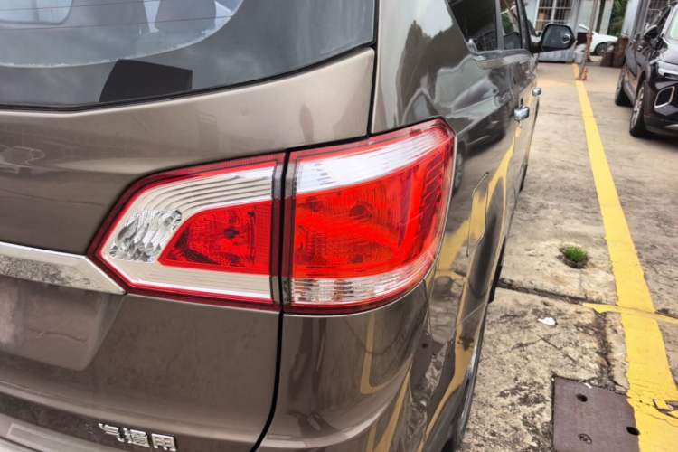 Used Baojun 730 2014 1.5L manual Comfort version 7 seats Right Rear Taillight