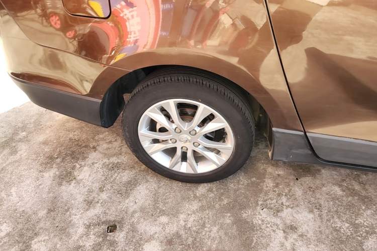 Used Baojun 730 2014 1.5L manual Comfort ESP version 7 seats Right Rear Wheel Hub