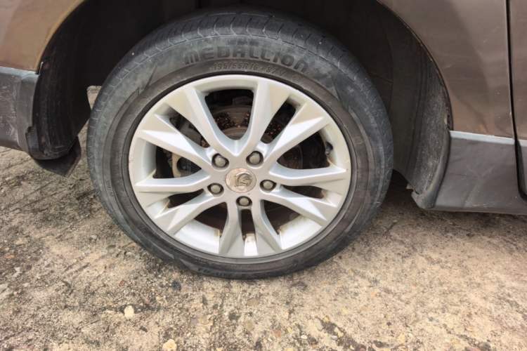 Used Baojun 730 2014 1.5L manual Comfort version 7 seats Right Rear Wheel Hub
