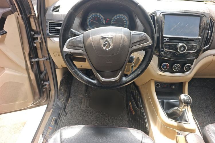 Used Baojun 730 2014 1.5L manual Comfort version 7 seats Steering Wheel