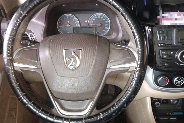 Used Baojun 730 2014 1.5L manual standard trim 7 seats Steering Wheel