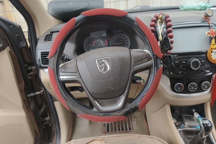 Used Baojun 730 2014 1.5L manual standard trim 7 seats Steering Wheel