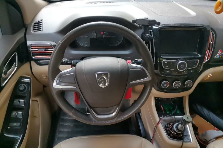 Used Baojun 730 2014 1.5L manual Comfort version 7 seats Steering Wheel