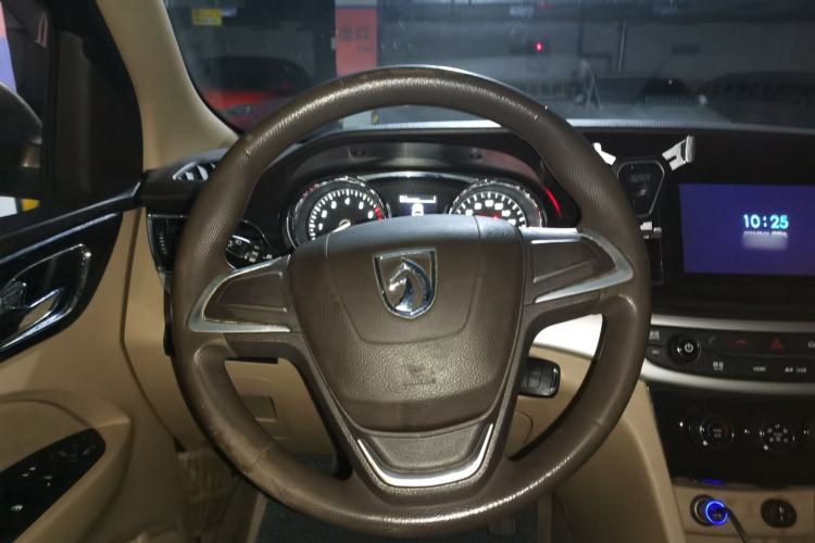 Used Baojun 730 2014 1.5L manual Comfort version 7 seats Steering Wheel