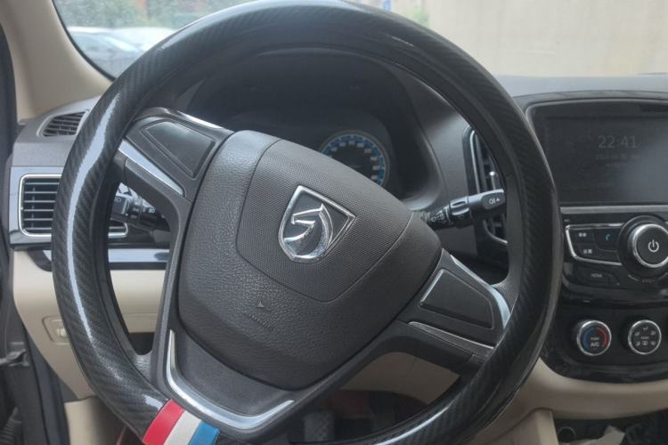 Used Baojun 730 2014 1.5L manual Comfort version 7 seats Steering Wheel