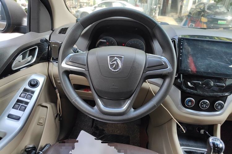 Used Baojun 730 2014 1.5L manual standard trim 7 seats Steering Wheel