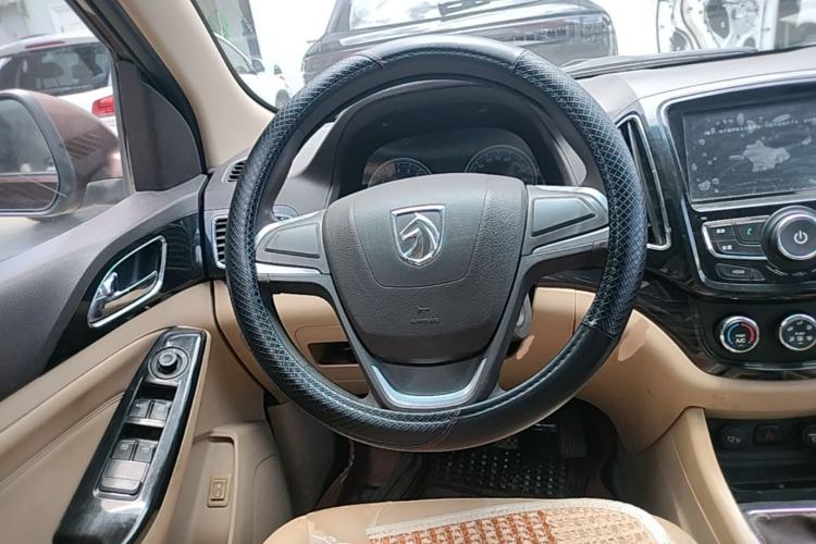 Used Baojun 730 2014 1.5L manual Comfort version 7 seats Steering Wheel