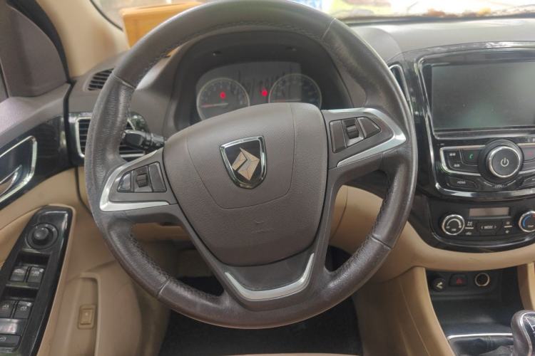 Used Baojun 730 2014 1.5L Manual Luxury Navigation ESP Version 7 Seats Steering Wheel