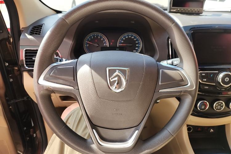 Used Baojun 730 2014 1.5L manual Comfort ESP version 7 seats Steering Wheel