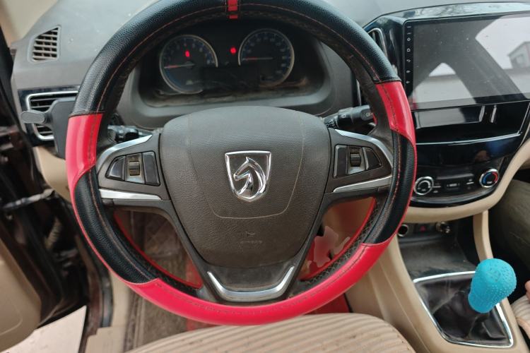 Used Baojun 730 2014 1.5L manual luxury trim 7 seats Steering Wheel