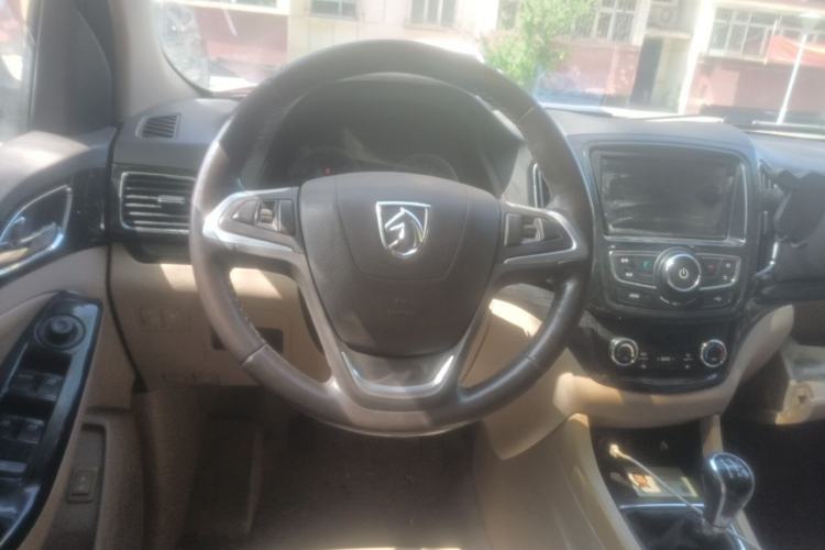 Used Baojun 730 2014 1.5L manual luxury trim 7 seats Steering Wheel