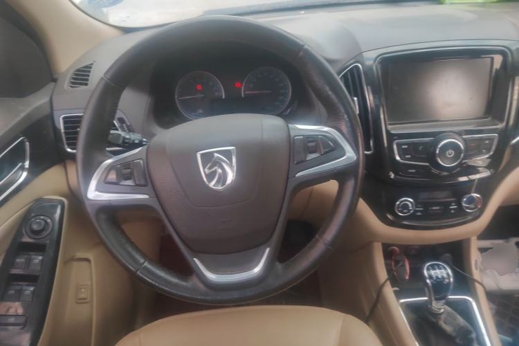 Used Baojun 730 2014 1.5L Manual Luxury Navigation ESP Version 7 Seats Steering Wheel