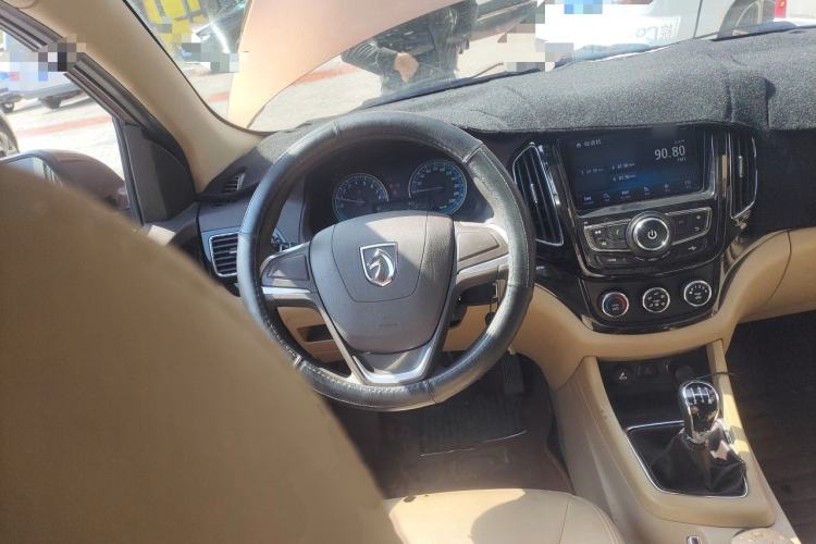 Used Baojun 730 2014 1.5L manual Comfort version 7 seats Steering Wheel