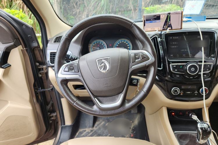 Used Baojun 730 2014 1.5L Manual Luxury Navigation ESP Version 7 Seats Steering Wheel