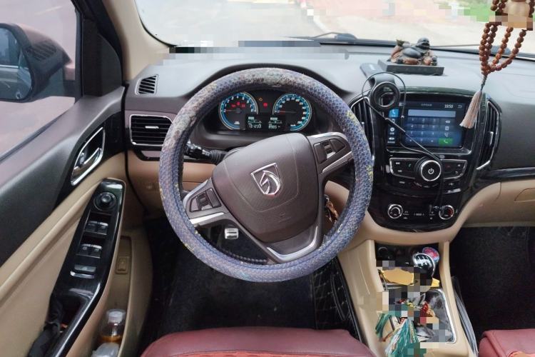Used Baojun 730 2014 1.5L manual luxury trim 7 seats Steering Wheel