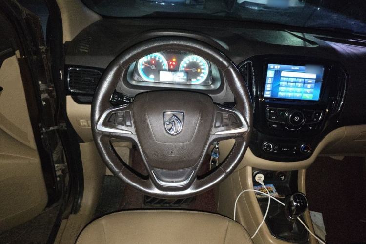 Used Baojun 730 2014 1.5L Manual Luxury Navigation ESP Version 7 Seats Steering Wheel
