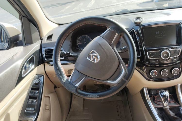 Used Baojun 730 2014 1.5L manual Comfort version 7 seats Steering Wheel