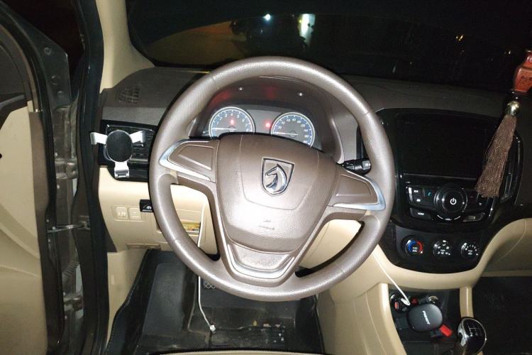 Used Baojun 730 2014 1.5L manual Comfort version 7 seats Steering Wheel