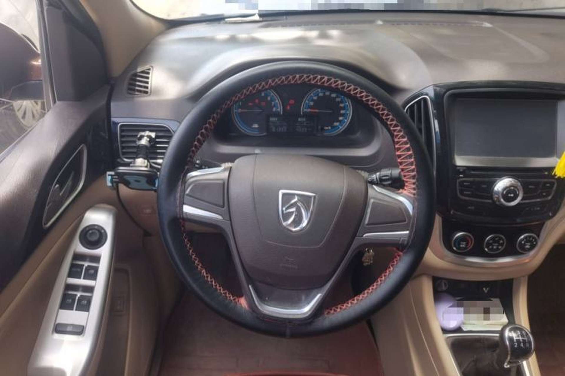 Used Baojun 730 2014 1.5L manual standard trim 7 seats Steering Wheel