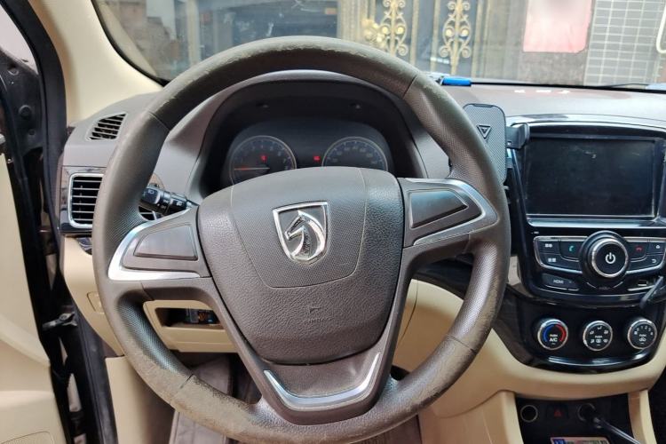 Used Baojun 730 2014 1.5L manual Comfort version 7 seats Steering Wheel