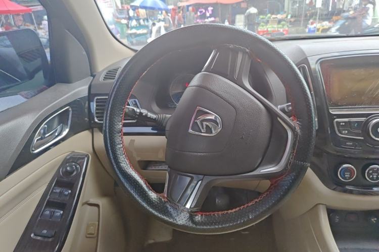 Used Baojun 730 2014 1.5L manual Comfort ESP version 7 seats Steering Wheel