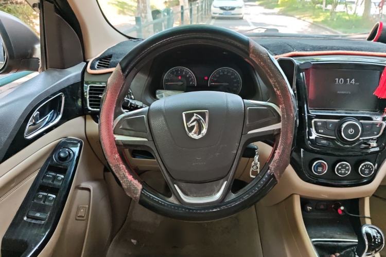 Used Baojun 730 2014 1.5L manual Comfort ESP version 7 seats Steering Wheel
