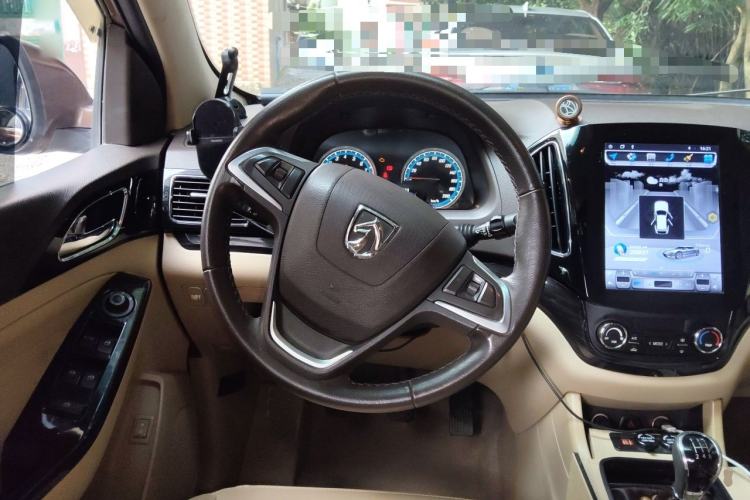 Used Baojun 730 2014 1.5L Manual Luxury Navigation ESP Version 7 Seats Steering Wheel