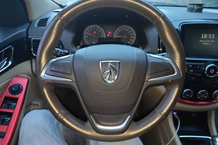 Used Baojun 730 2014 1.5L manual Comfort version 7 seats Steering Wheel