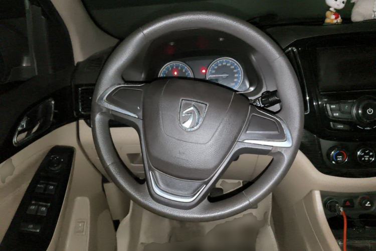 Used Baojun 730 2014 1.5L manual Comfort version 7 seats Steering Wheel
