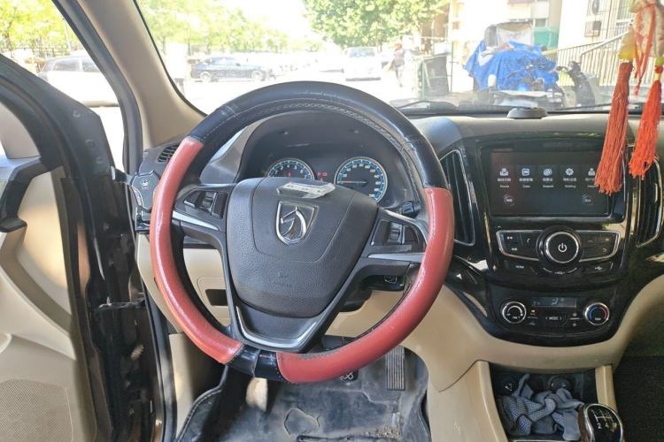 Used Baojun 730 2014 1.5L Manual Luxury Navigation ESP Version 7 Seats Steering Wheel