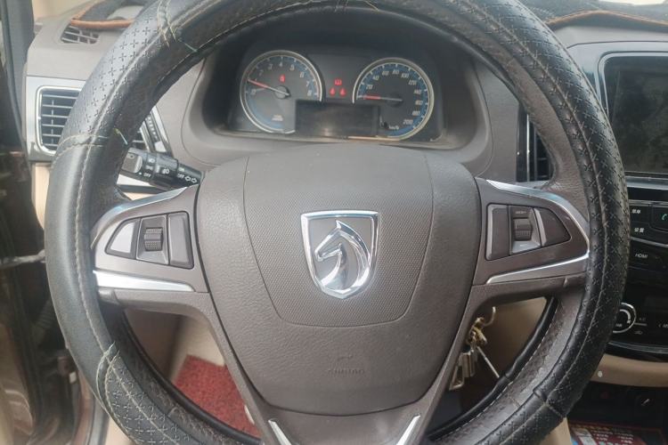 Used Baojun 730 2014 1.5L manual luxury trim 7 seats Steering Wheel