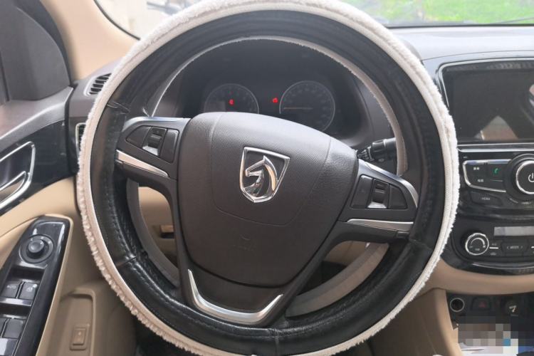 Used Baojun 730 2014 1.5L Manual Luxury Navigation ESP Version 7 Seats Steering Wheel