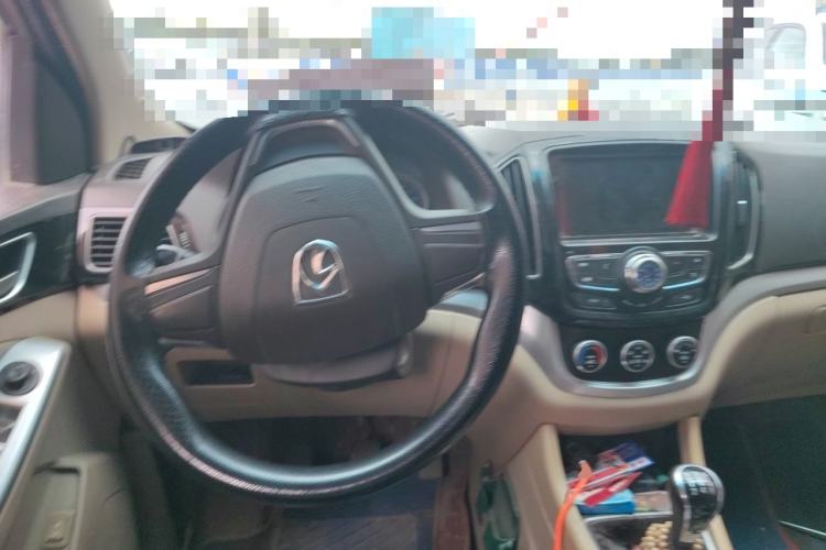 Used Baojun 730 2014 1.5L manual standard trim 7 seats Steering Wheel