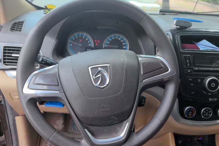 Used Baojun 730 2014 1.5L manual standard trim 7 seats Steering Wheel