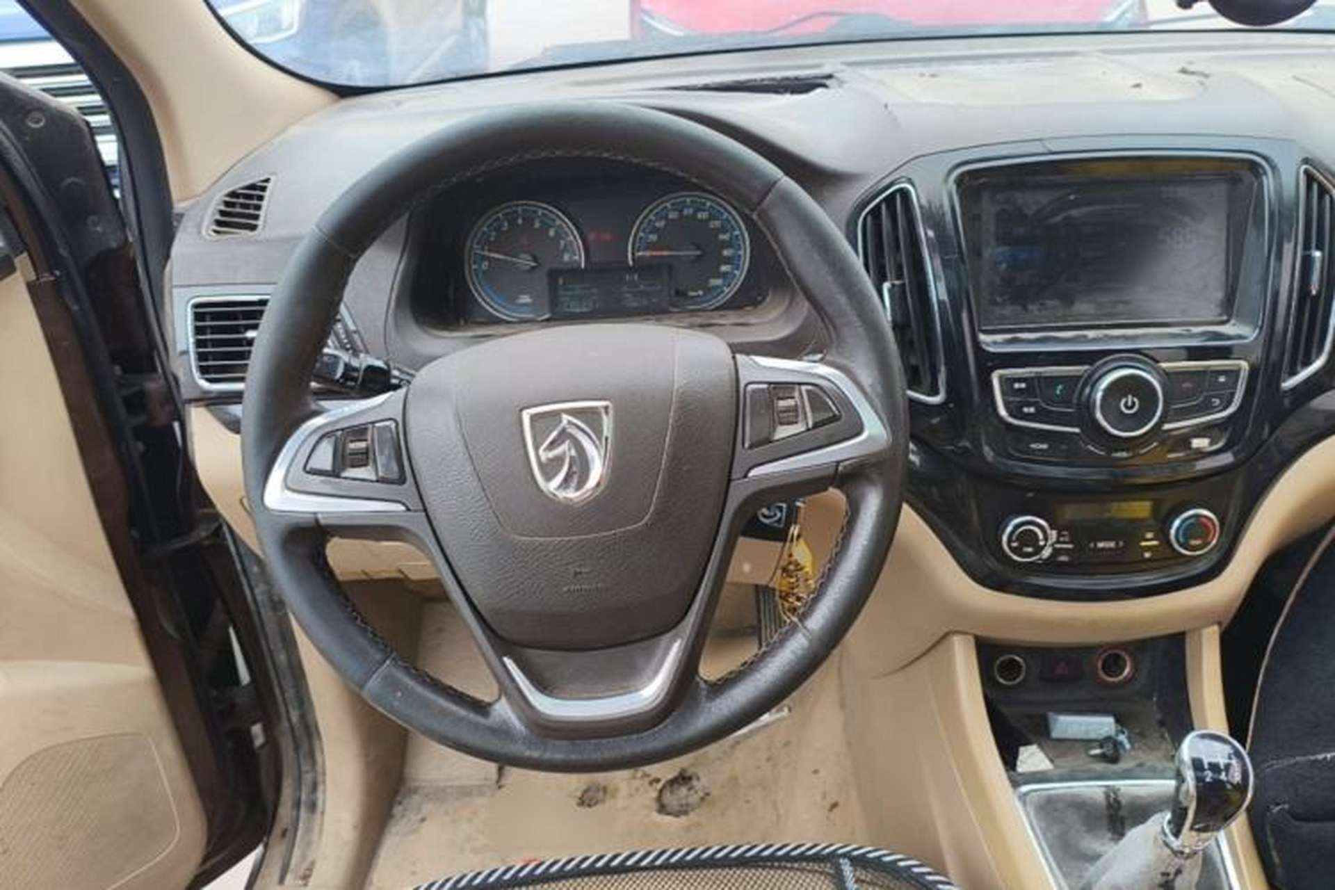 Used Baojun 730 2014 1.5L manual luxury trim 7 seats Steering Wheel