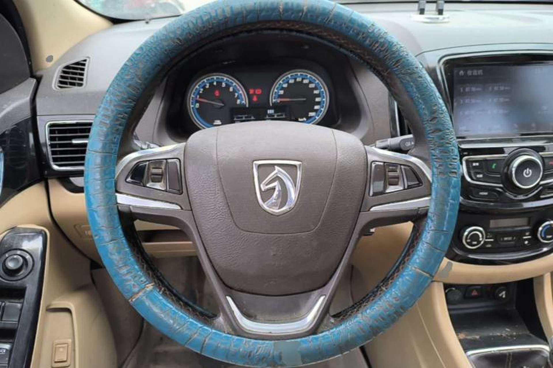 Used Baojun 730 2014 1.5L manual luxury trim 7 seats Steering Wheel