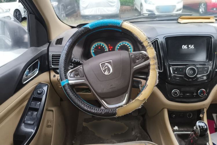 Used Baojun 730 2014 1.5L manual luxury trim 7 seats Steering Wheel