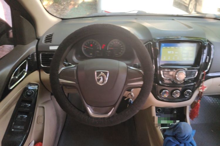 Used Baojun 730 2014 1.5L manual Comfort version 7 seats Steering Wheel