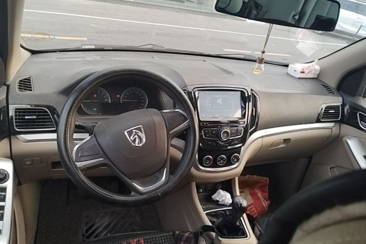 Used Baojun 730 2014 1.5L manual standard version 5 seats Steering Wheel